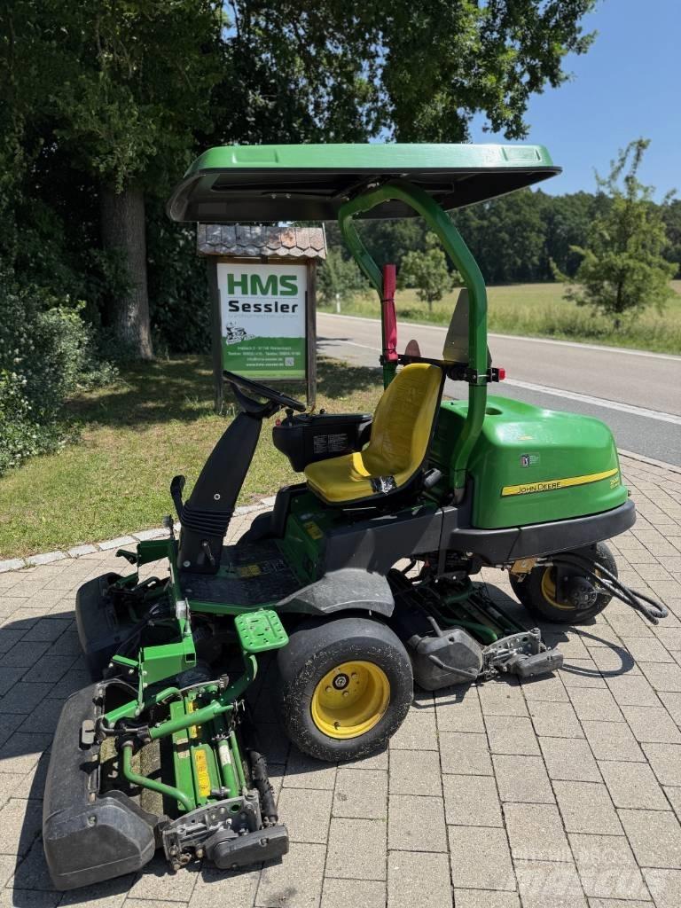John Deere 2500 E Greens mowers