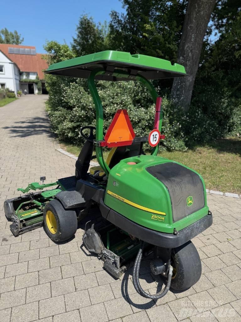John Deere 2500 E Greens mowers