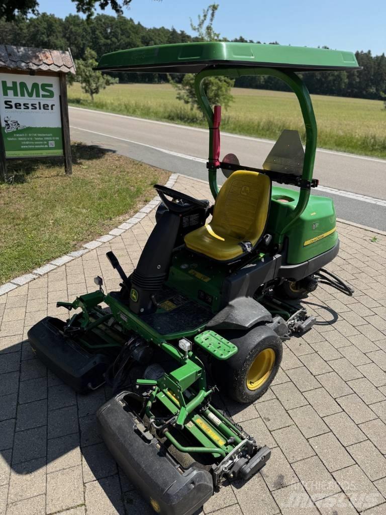 John Deere 2500 E Greens mowers