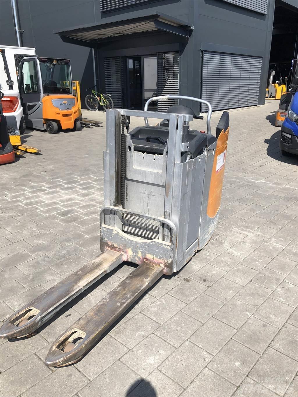 Still EXD-S20 Pedestrian stacker