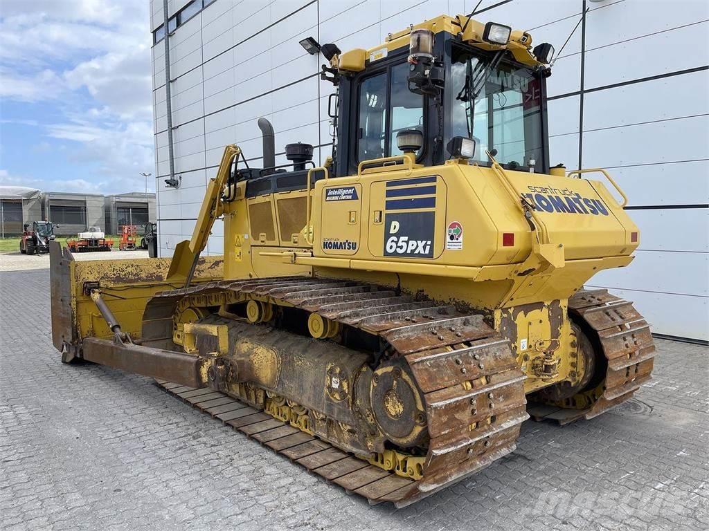 Komatsu D65PXI-18 Crawler dozers