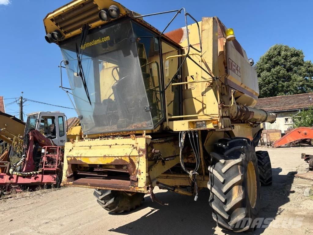 New Holland TF 44 Combine harvesters