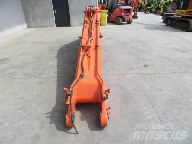Daewoo DX 225 LC Chassis and suspension