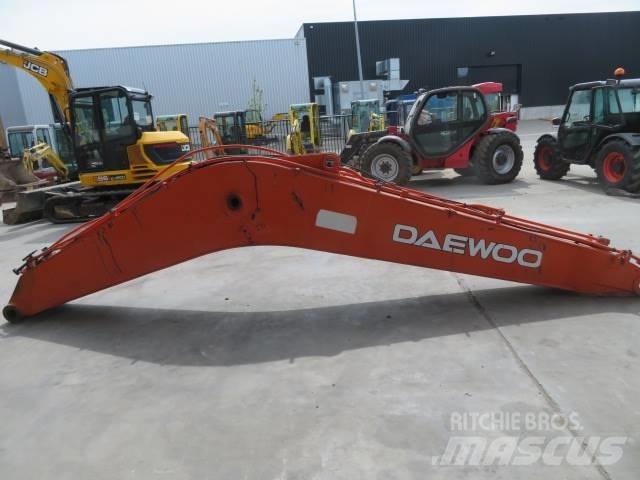 Daewoo DX 225 LC Chassis and suspension