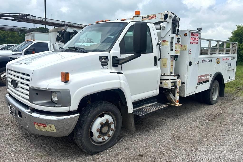 Chevrolet C5500 Tracked cranes