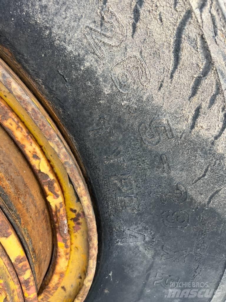 CAT 619 Scrapers