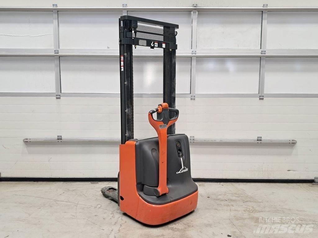 Linde L10 Pedestrian stacker