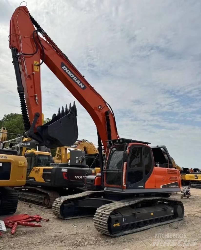 Doosan DX 225 Crawler excavators