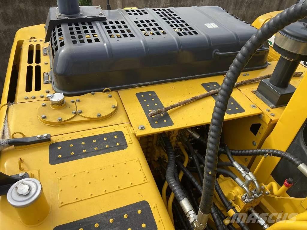 Komatsu PC 220-8 Crawler excavators