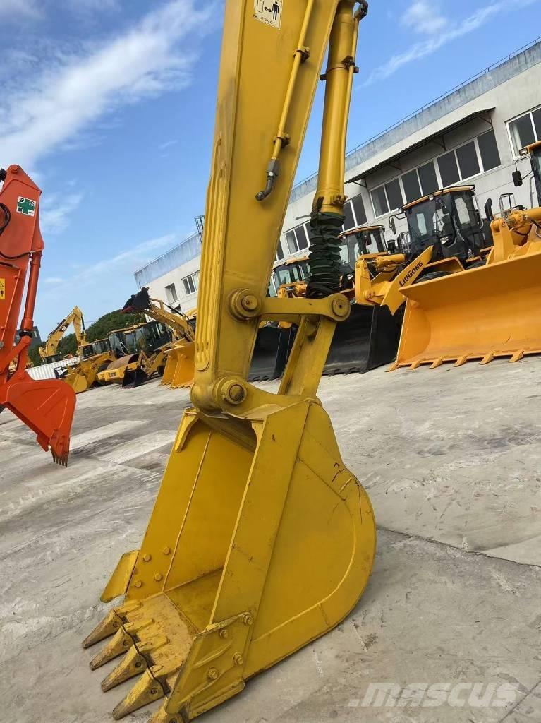Komatsu PC 220-8 Crawler excavators