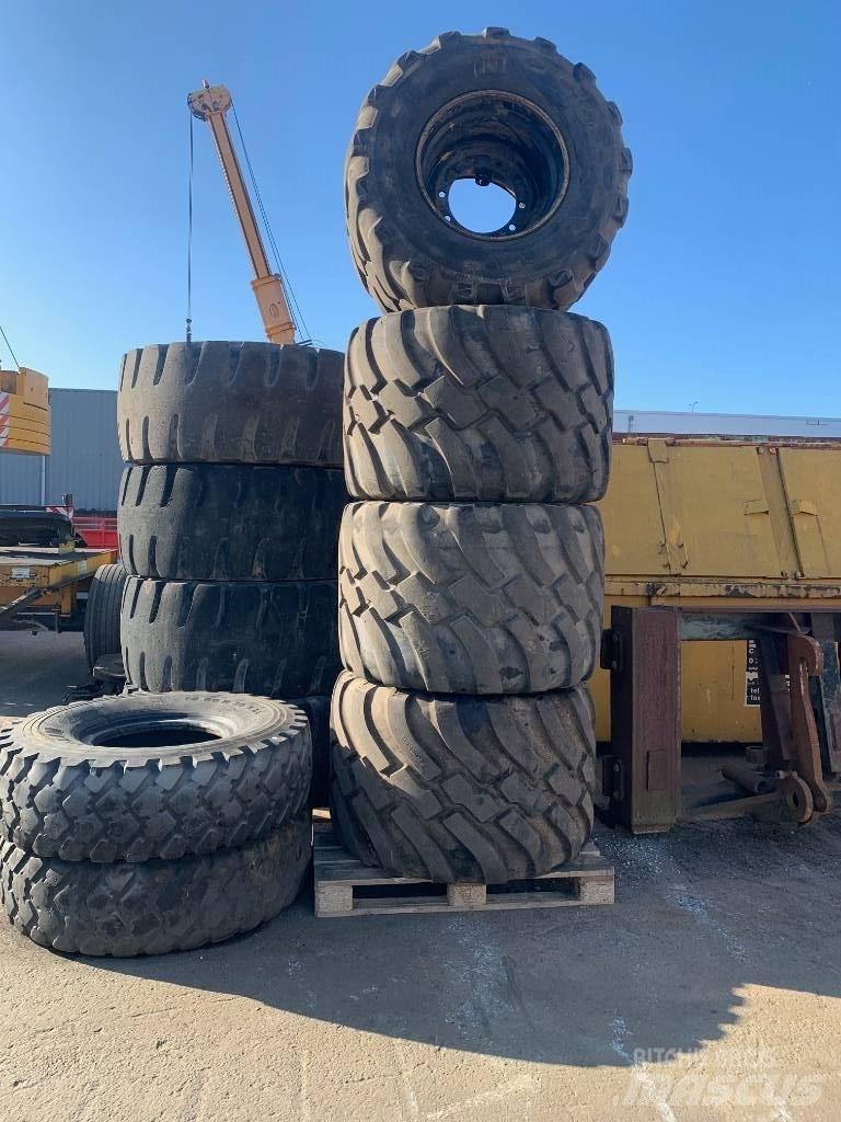 CAT M 318 Wheeled excavators