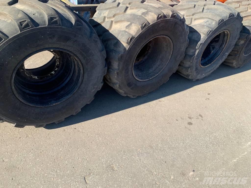 CAT M 318 Wheeled excavators