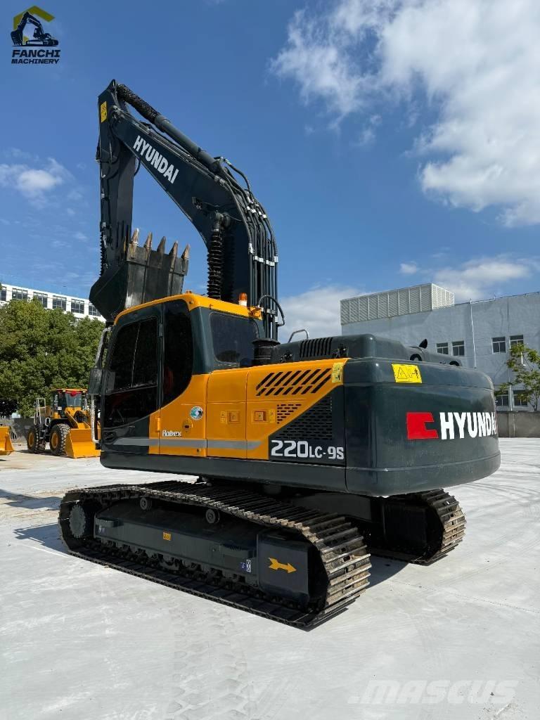 Hyundai 220 Midi excavators  7t - 12t