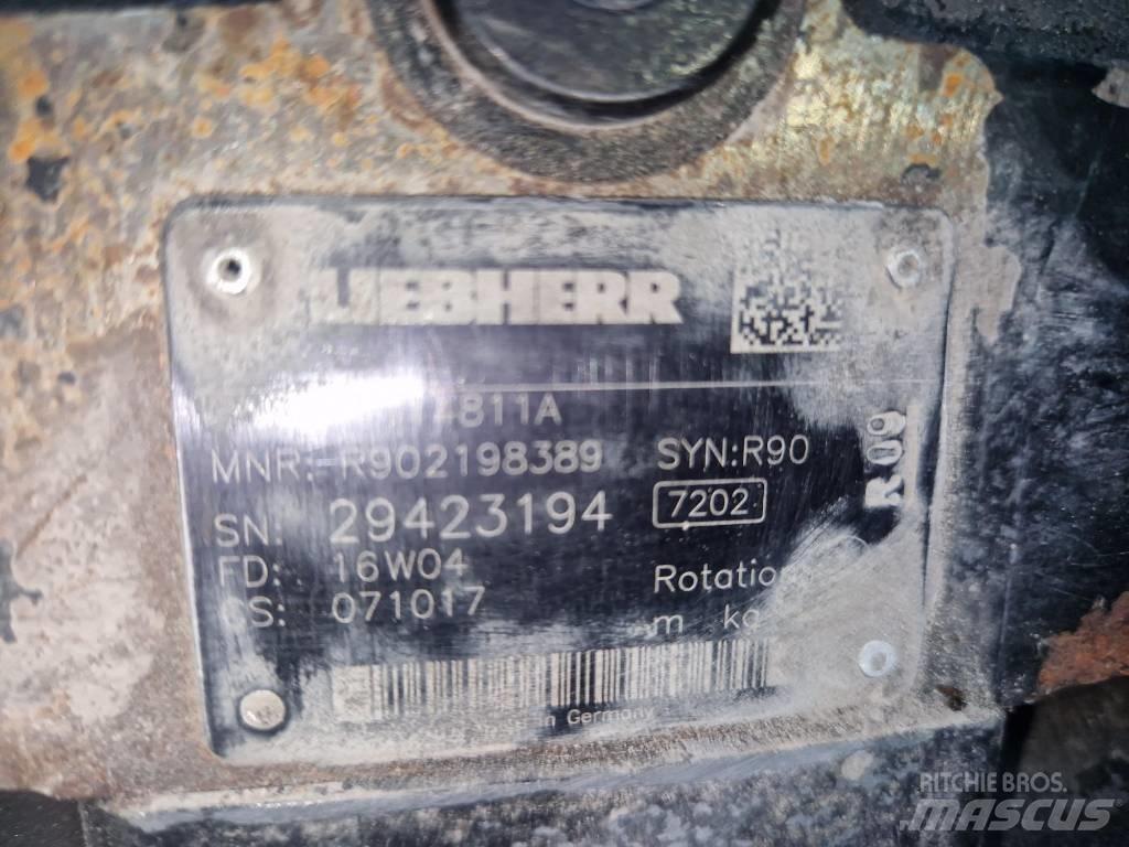 Liebherr L 586 Hydraulics