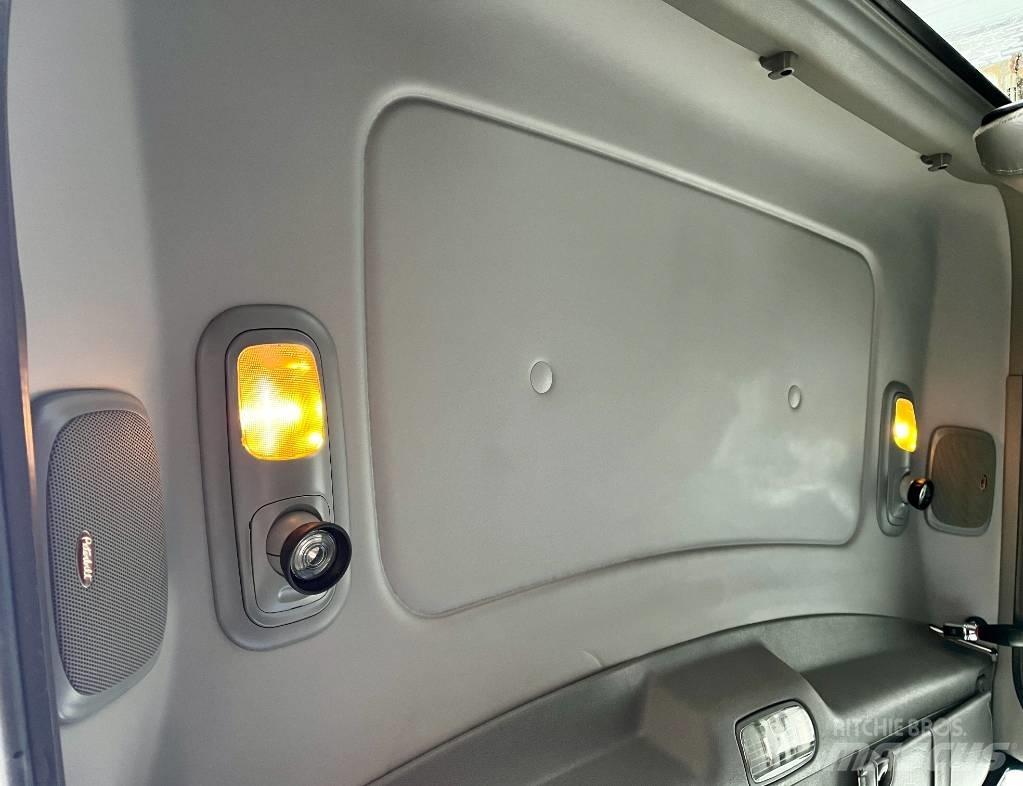 Peterbilt 365 Tractor Units
