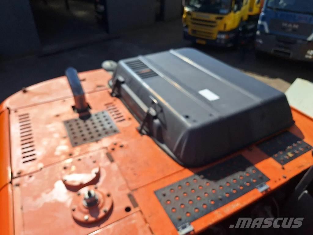 Hitachi ZX250LC Crawler excavators