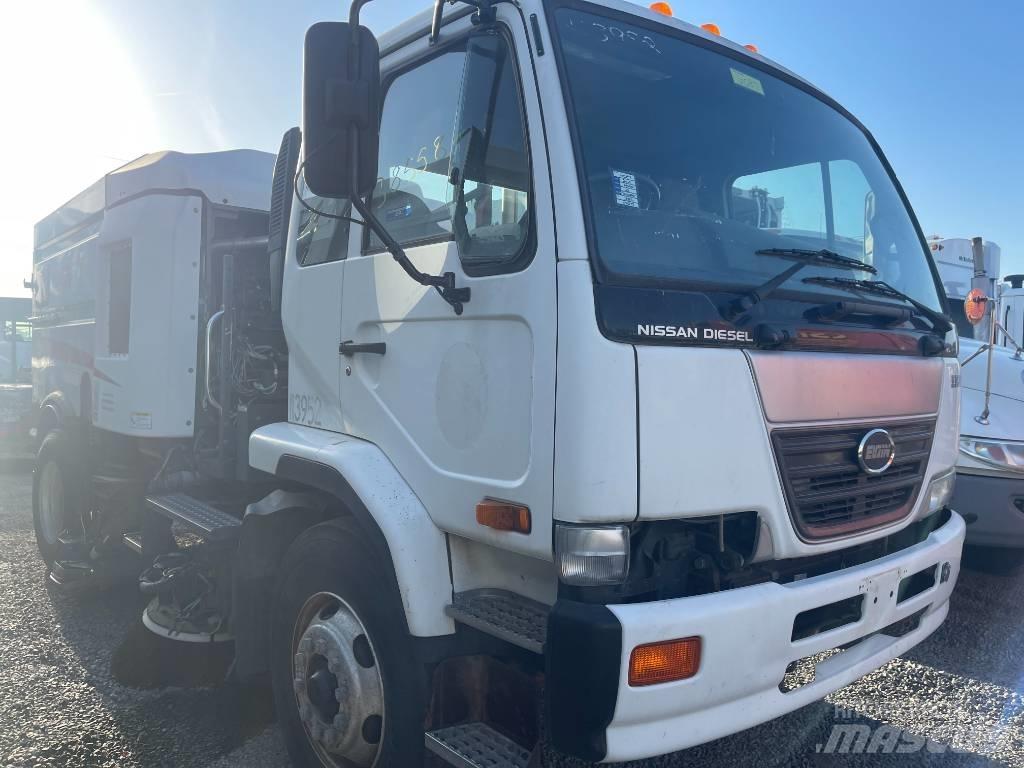UD 3300 Sweeper trucks