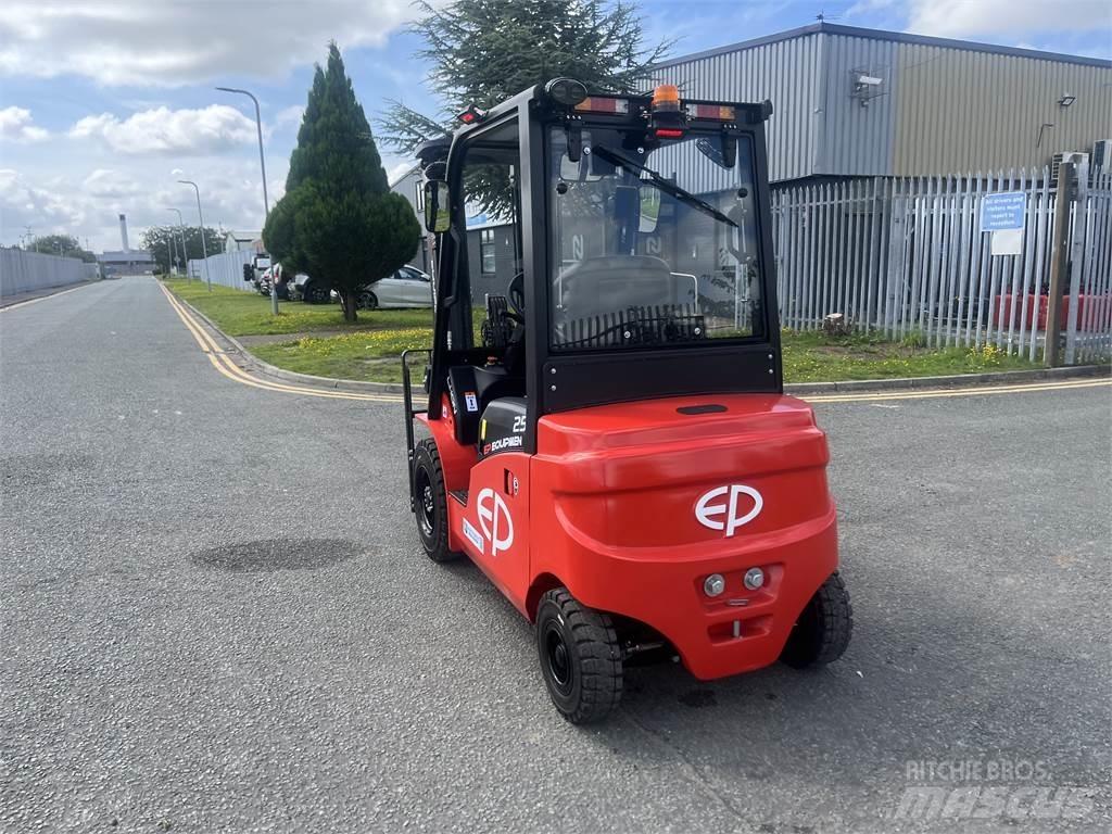  EFL253 Electric forklift trucks