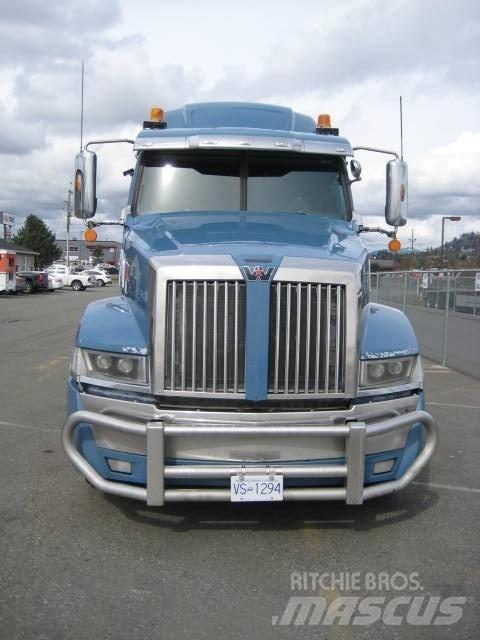 Western Star 5700 XE Tractor Units