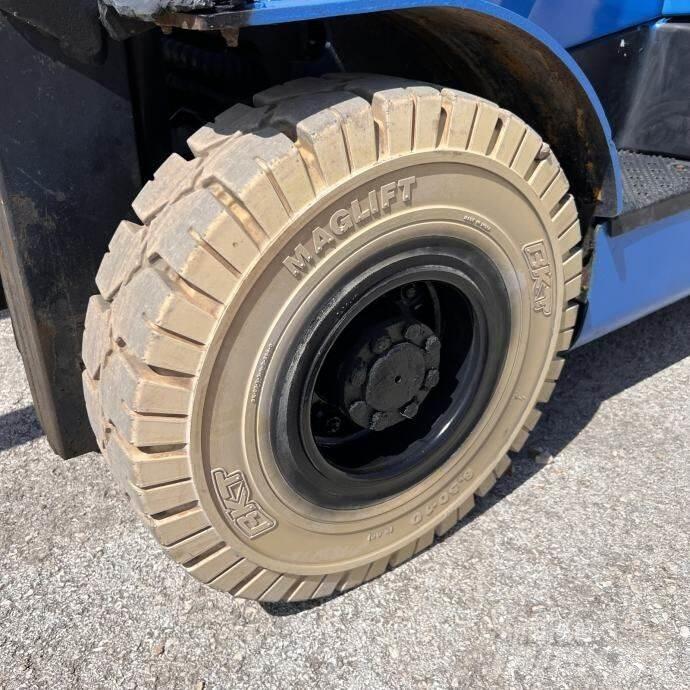 Yale GDP25LX Diesel trucks