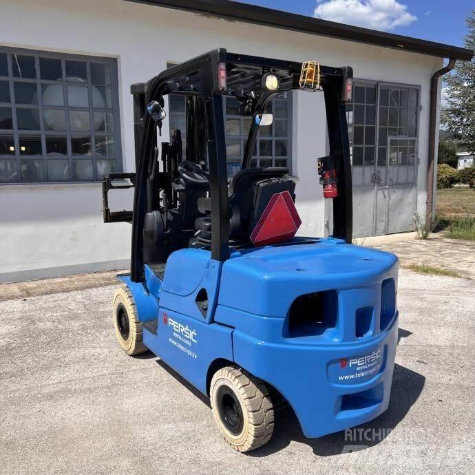 Yale GDP25LX Diesel trucks