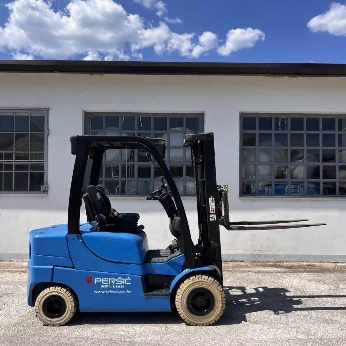 Yale GDP25LX Diesel trucks