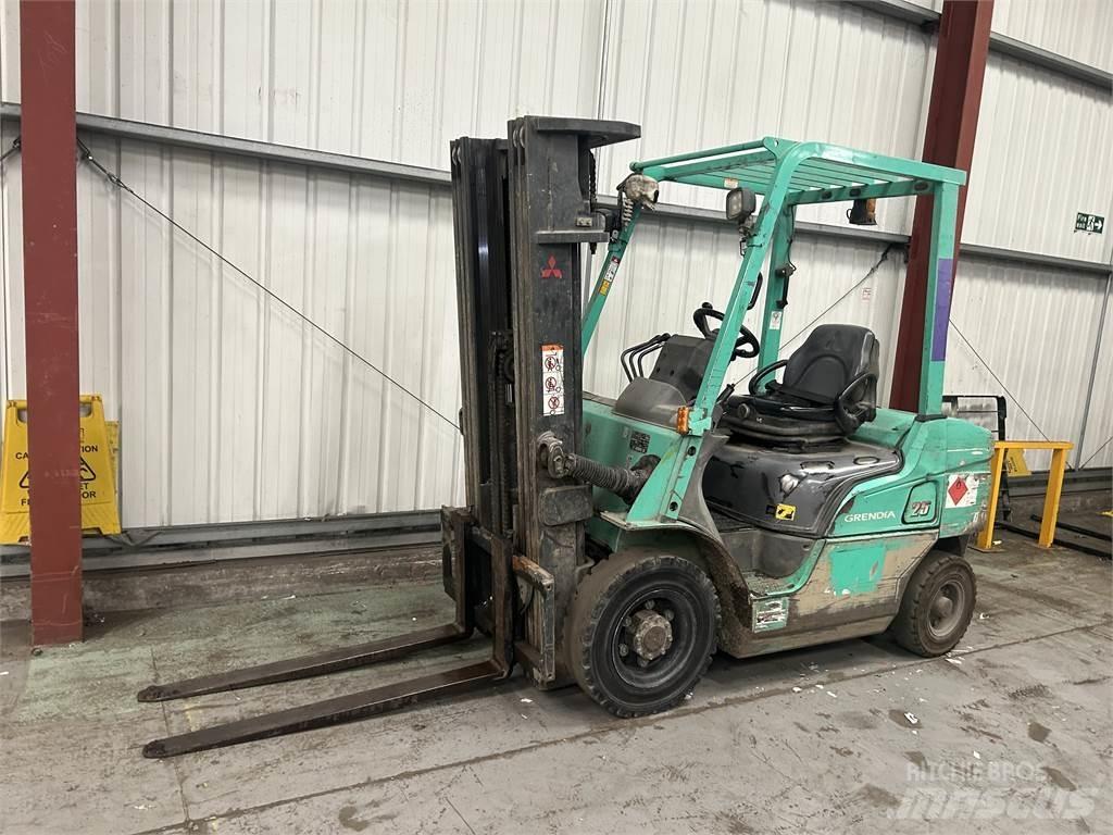 Mitsubishi FD25NT Diesel trucks