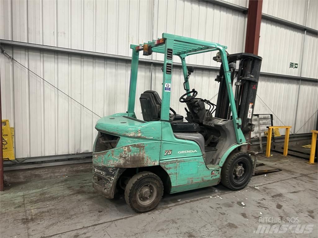 Mitsubishi FD25NT Diesel trucks