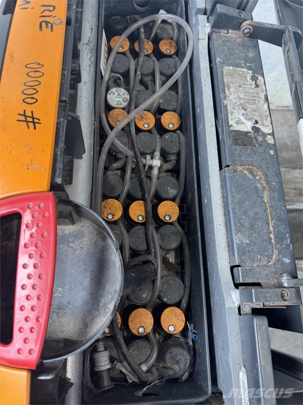 Still EXU-H18 Pedestrian stacker