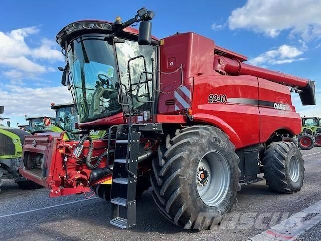Case IH AF 8240 Combine harvesters