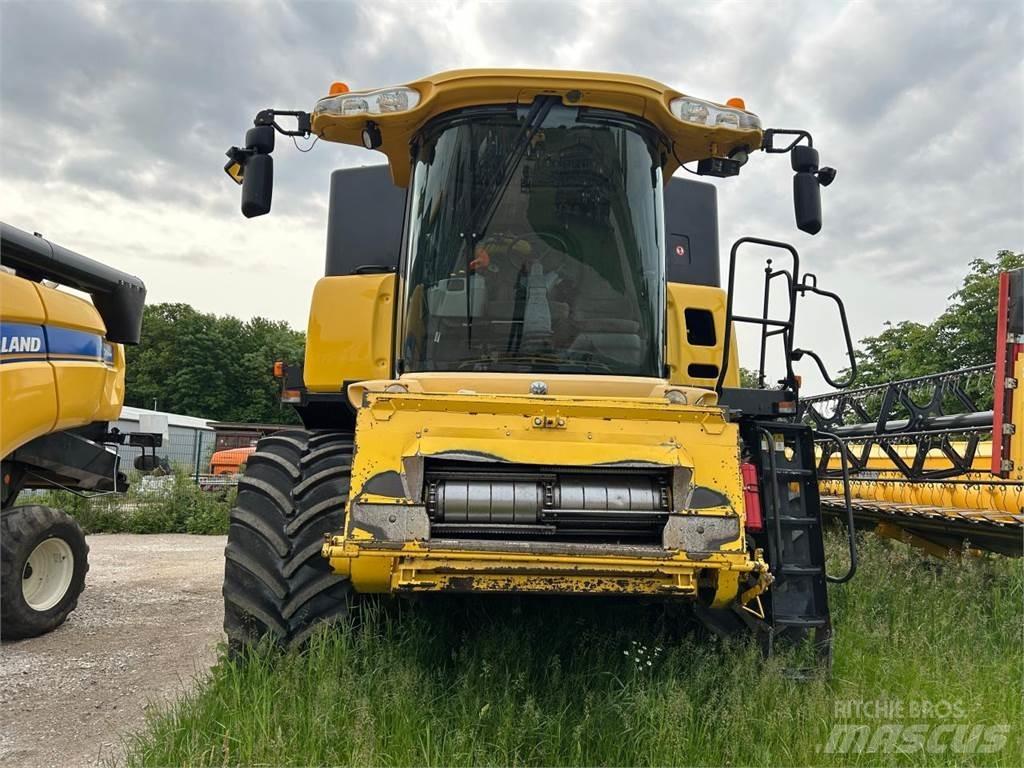 New Holland CR 980 Combine harvesters