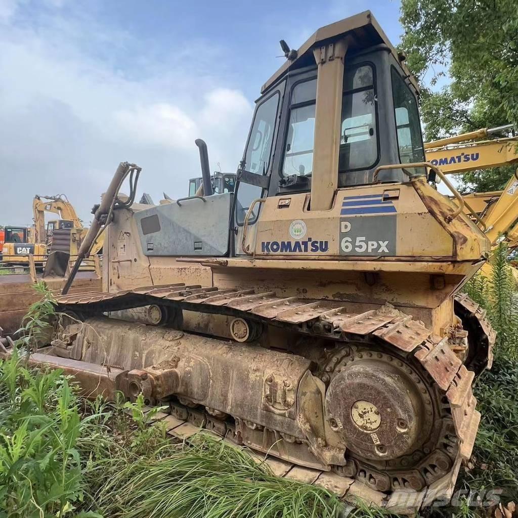 Komatsu D 65 P-12 Crawler dozers