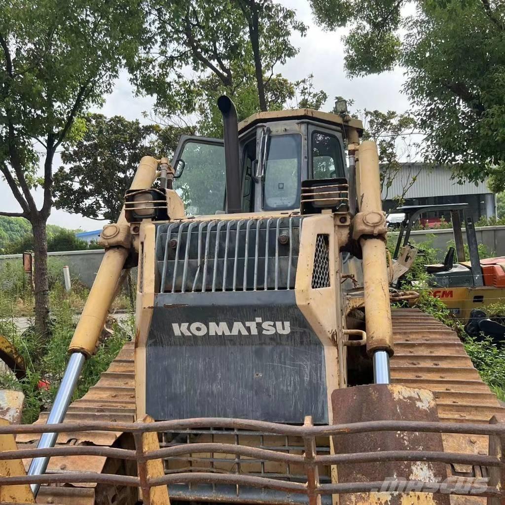 Komatsu D 65 P-12 Crawler dozers