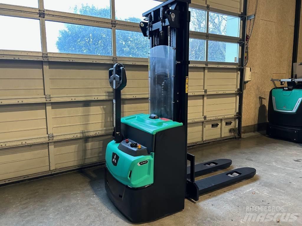 Mitsubishi SBP12N3 Self propelled stackers