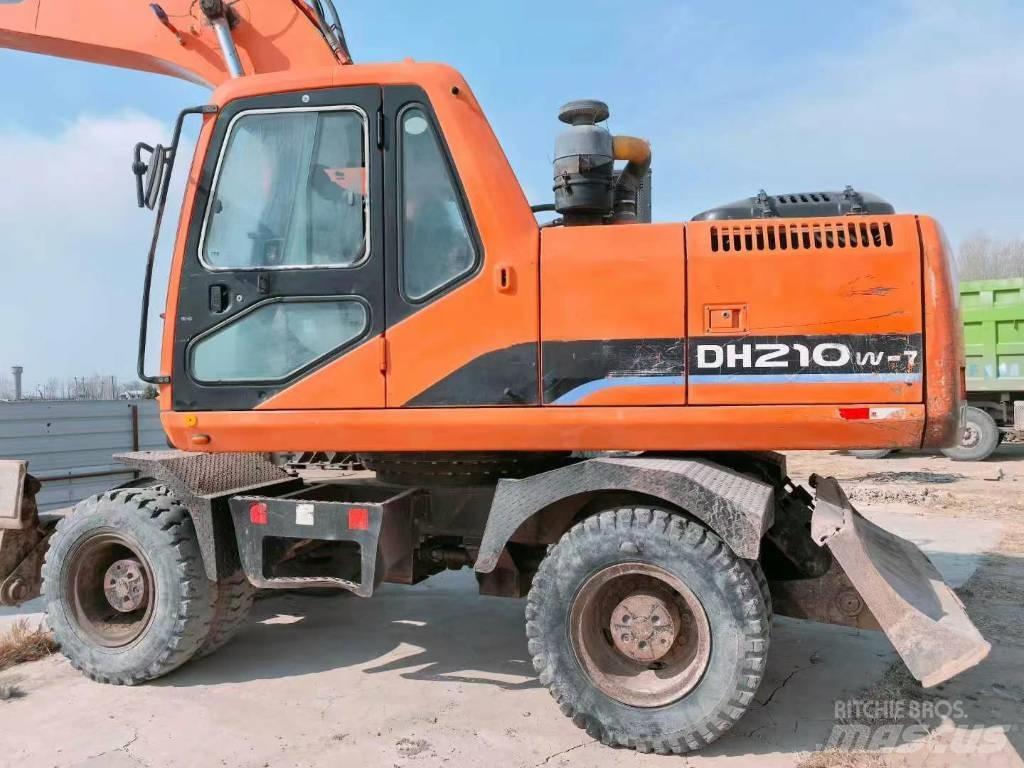 Doosan DH 210 W Wheeled excavators