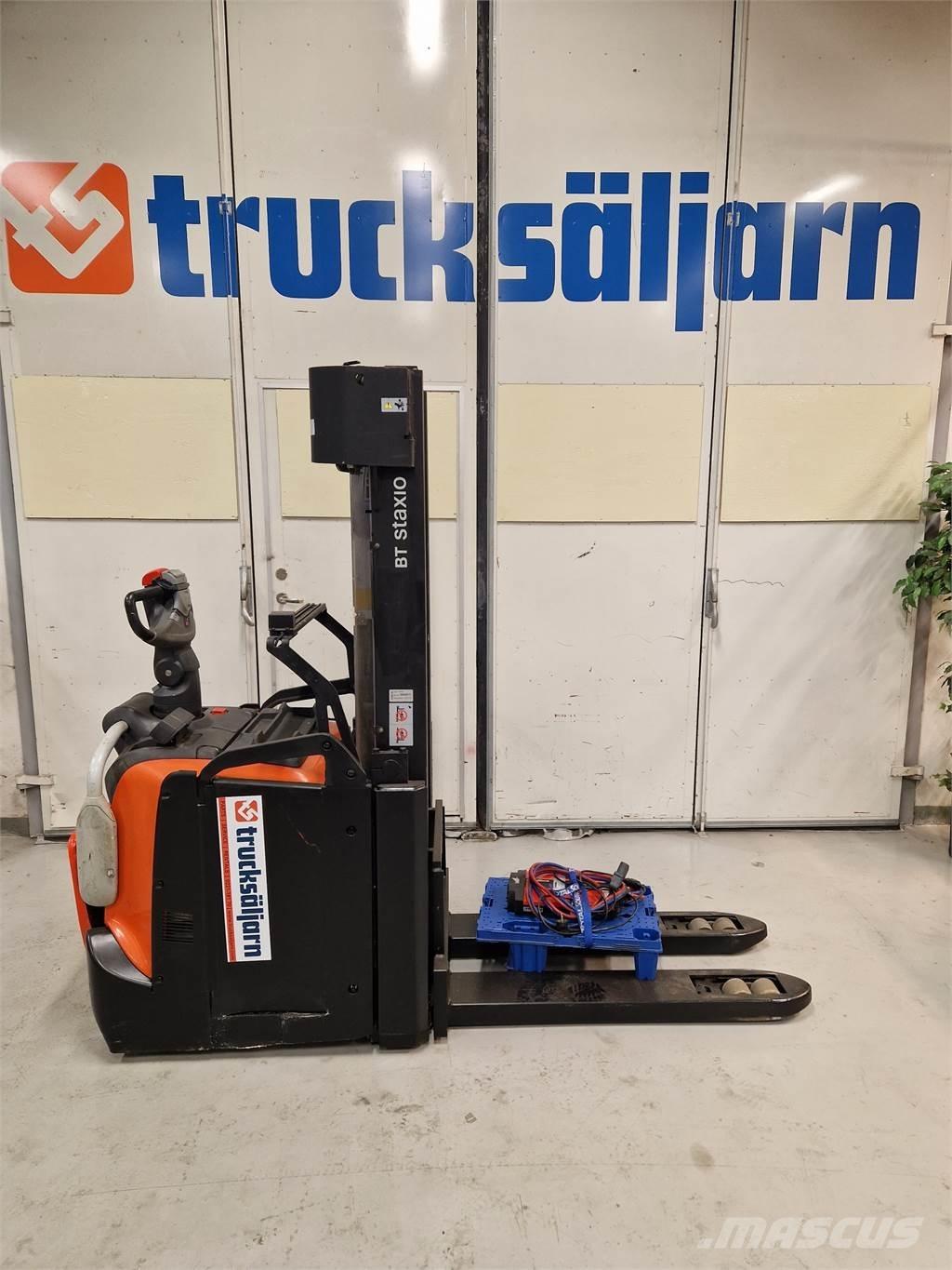 Toyota SPE160L Pedestrian stacker