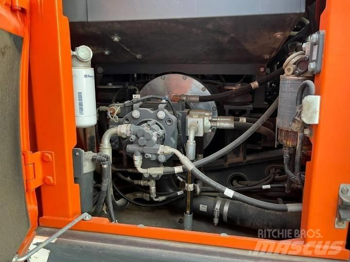 Doosan DX 140 LC Crawler excavators