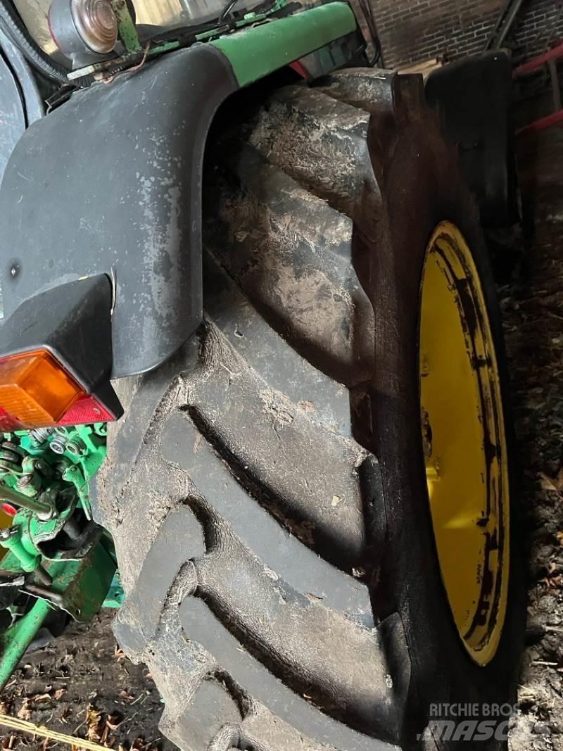 John Deere 2040A Tractors