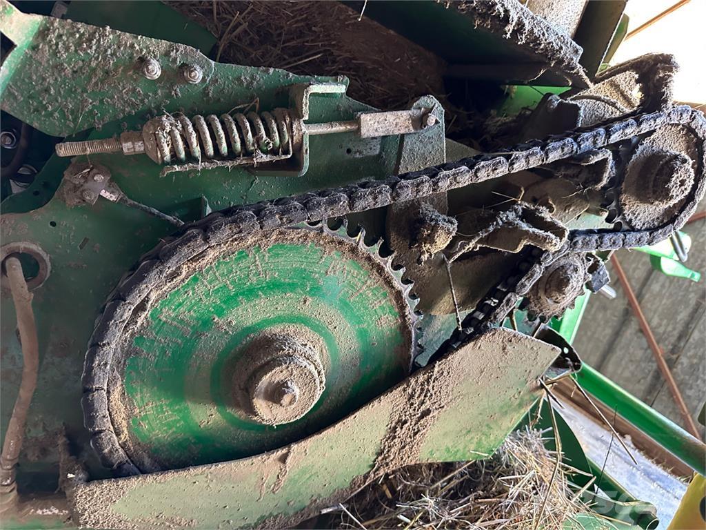 John Deere V461M Round balers