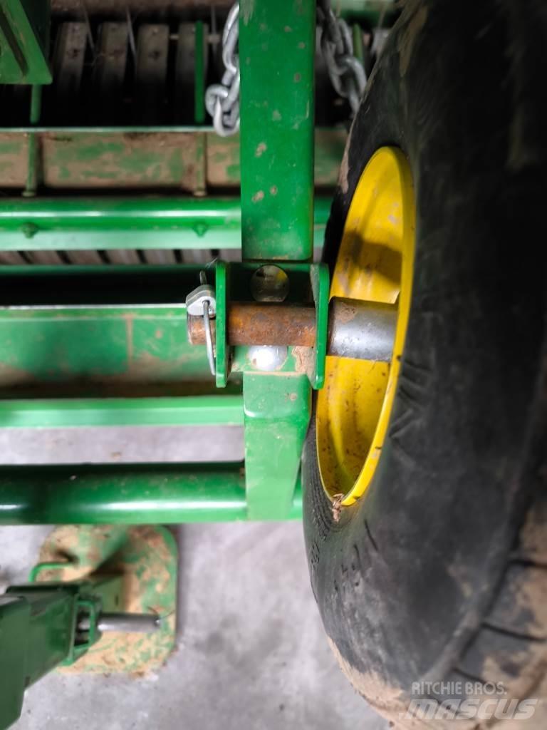 John Deere V461M Round balers