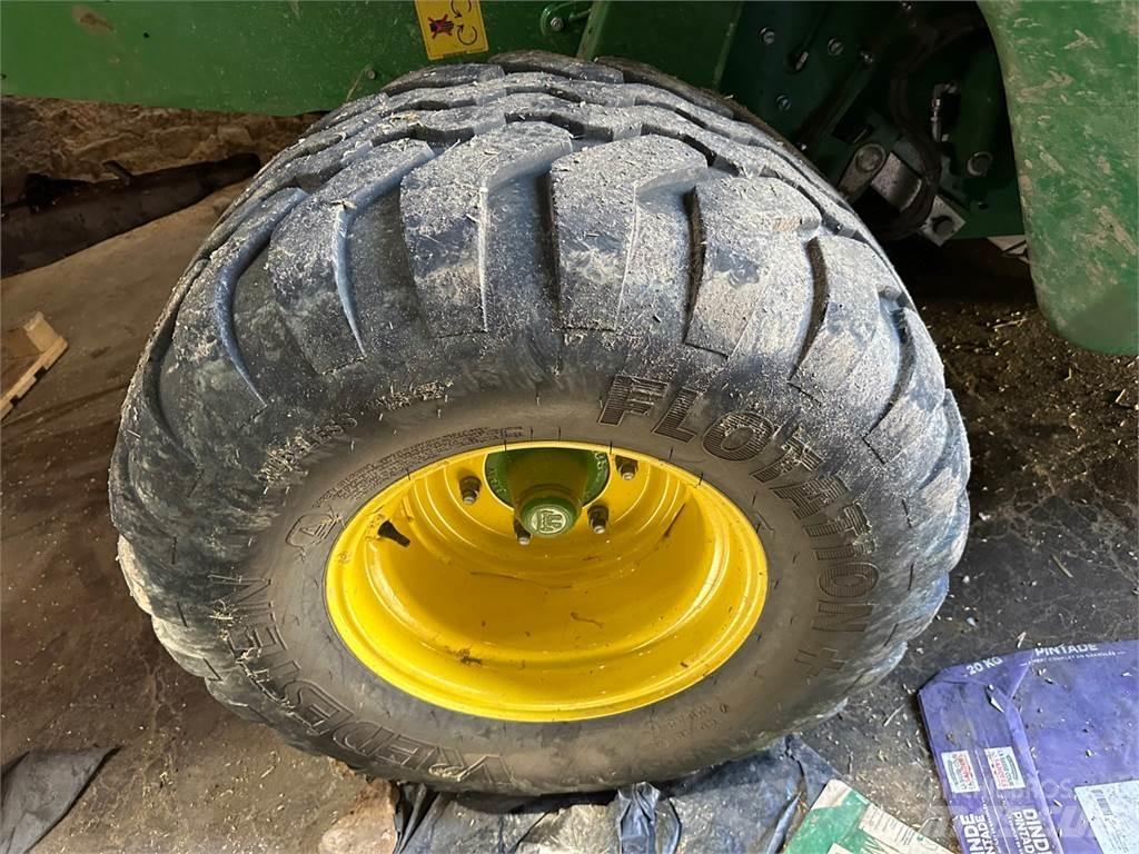 John Deere V461M Round balers