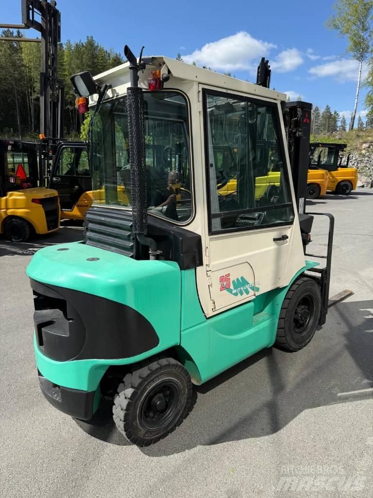 Mitsubishi FD 25 K Diesel trucks