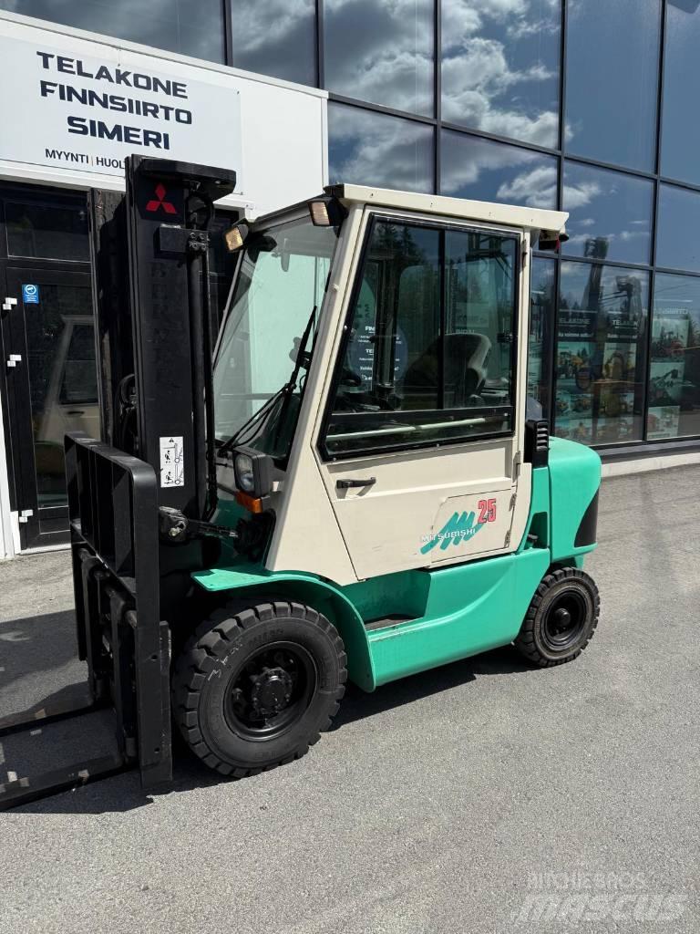 Mitsubishi FD 25 K Diesel trucks