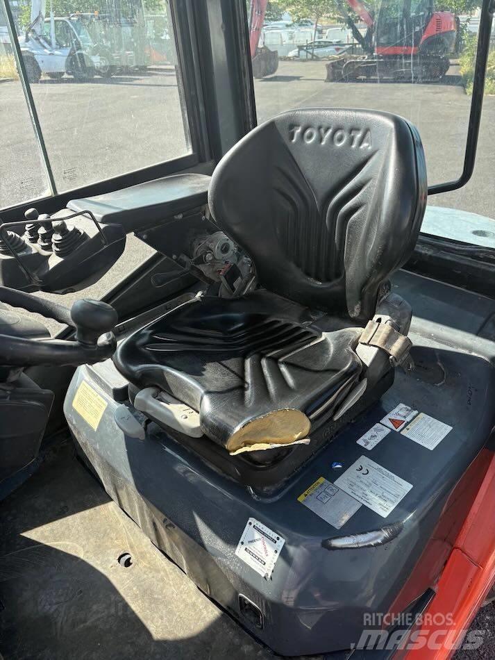 Toyota 8 FDF 25 Diesel trucks