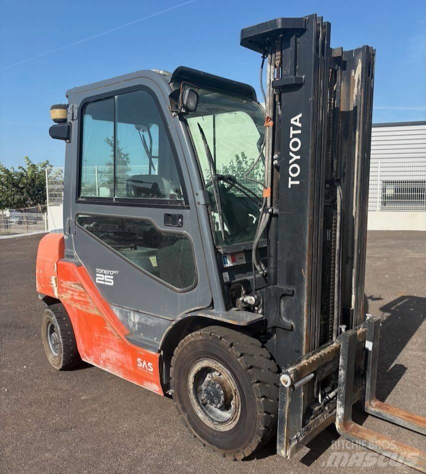 Toyota 8 FDF 25 Diesel trucks