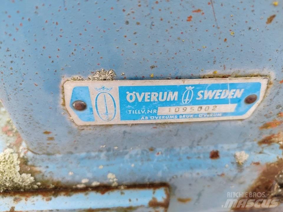 Överum 3-siipinen Conventional ploughs