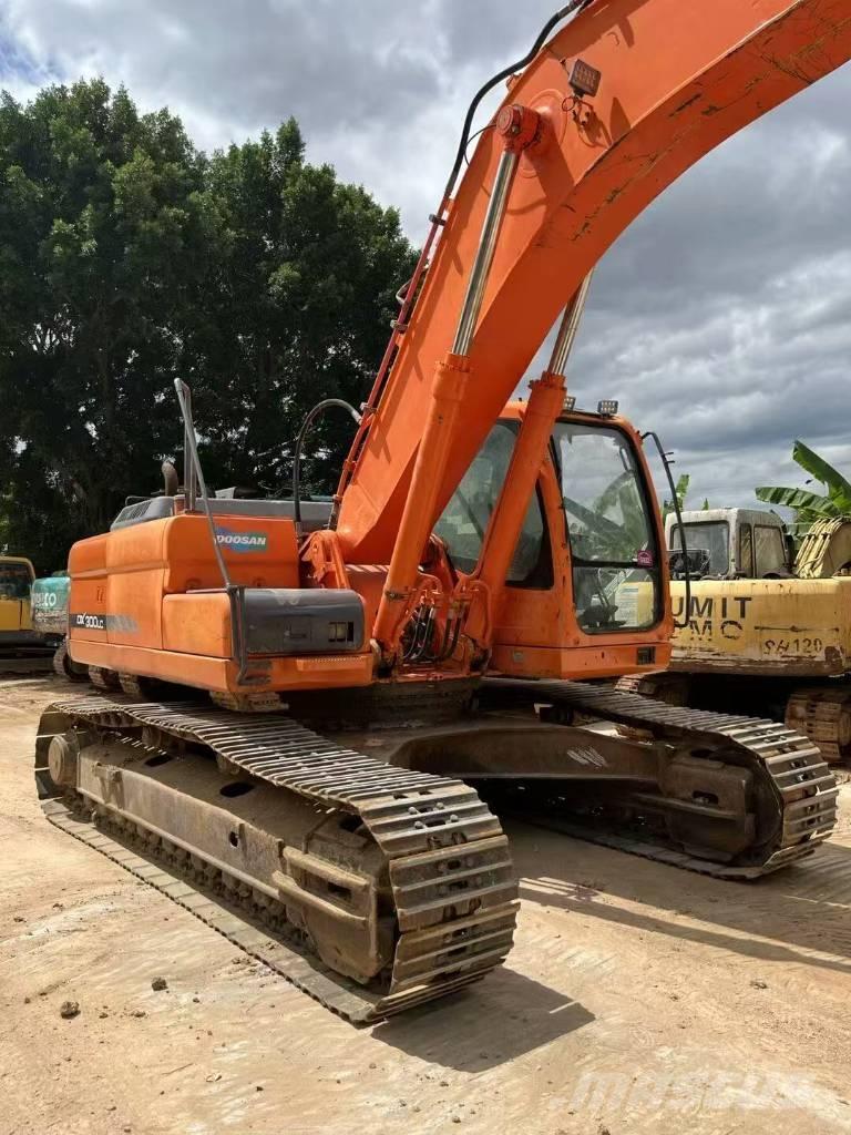 Doosan DX300 Crawler excavators