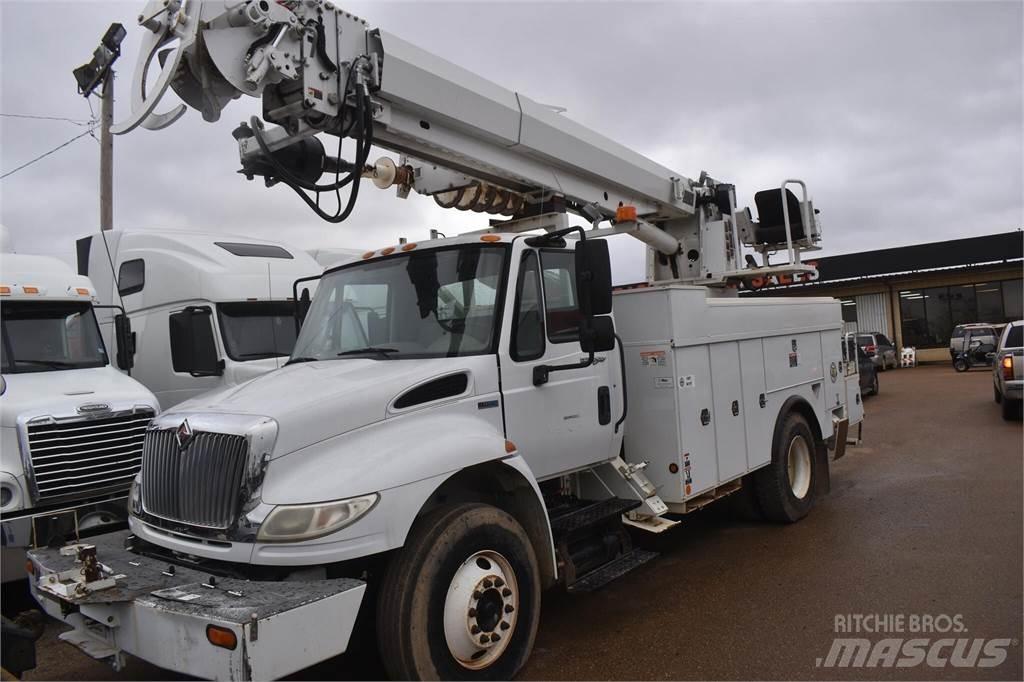 Altec D2045TR Mobile drill rig trucks
