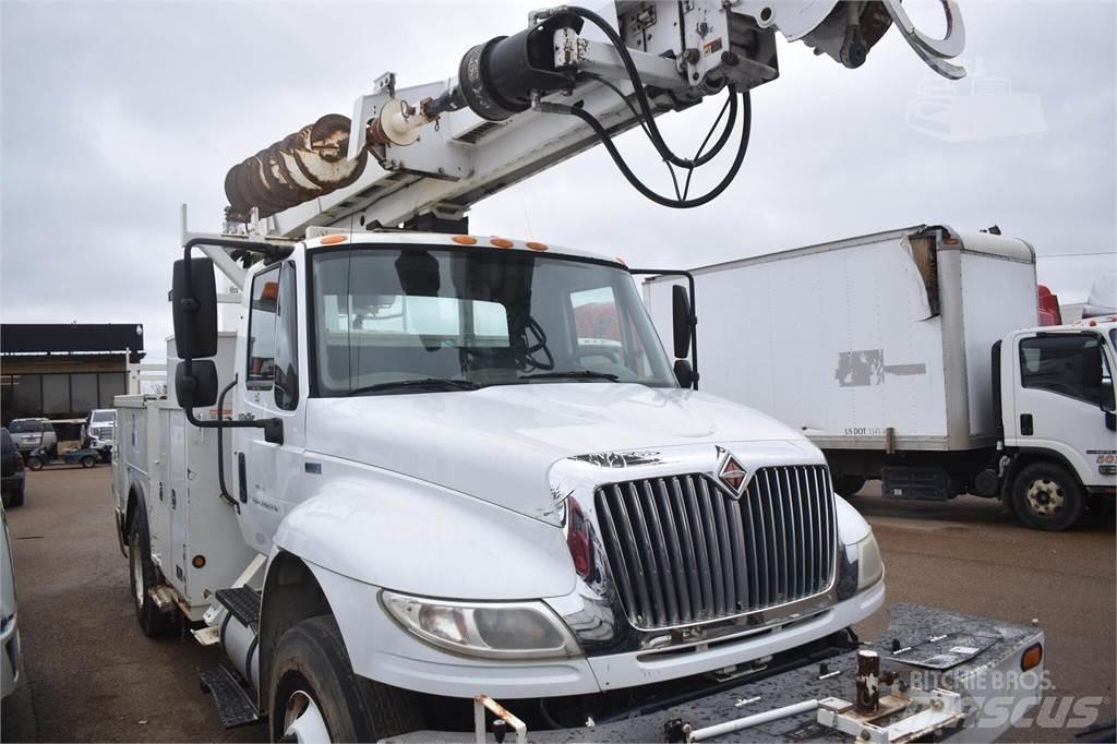 Altec D2045TR Mobile drill rig trucks