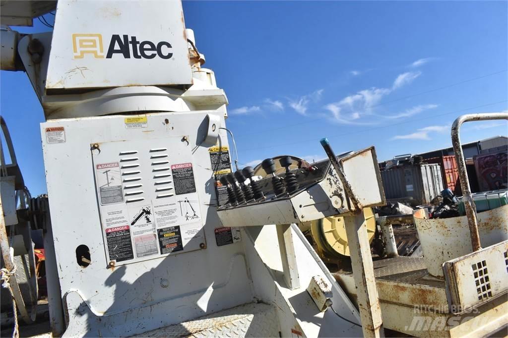 Altec D2045TR Mobile drill rig trucks